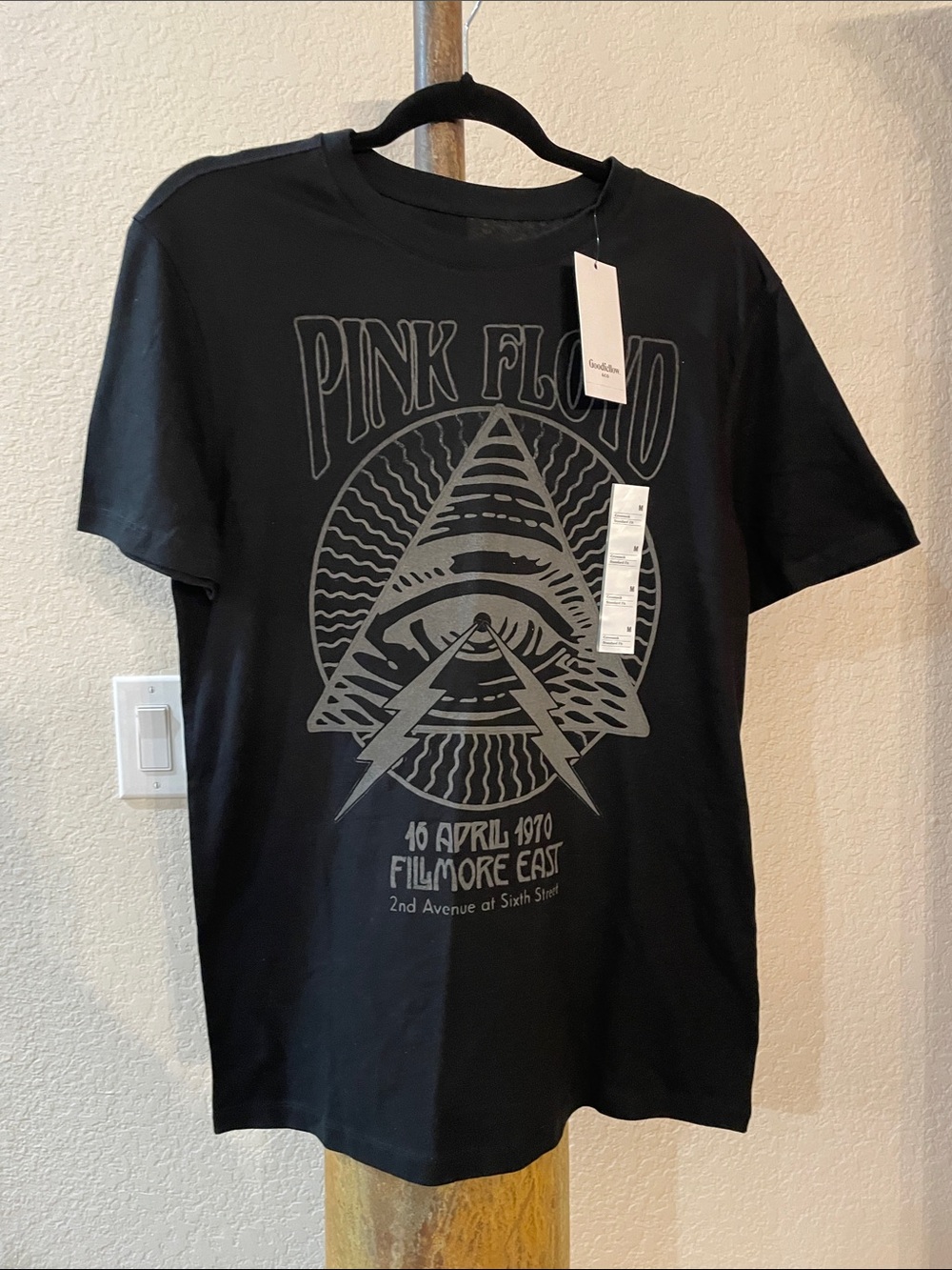 New With Tags PINK FLOYD Black Tee w iconic graphic from April 16, 1970, SZ M - Picture 8 of 8